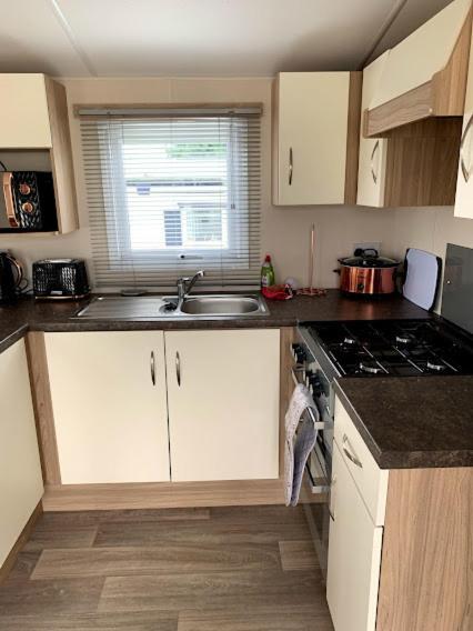 Lovely 4 Berth Caravan On 7 Lakes Country Park At Crowle North Lincolshire Crowle (Lincolnshire)