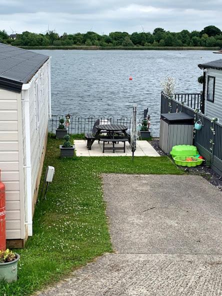 Lovely 4 Berth Caravan On 7 Lakes Country Park At Crowle North Lincolshire Crowle (Lincolnshire)